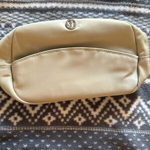 City Essentials Pouch
Mini 2L